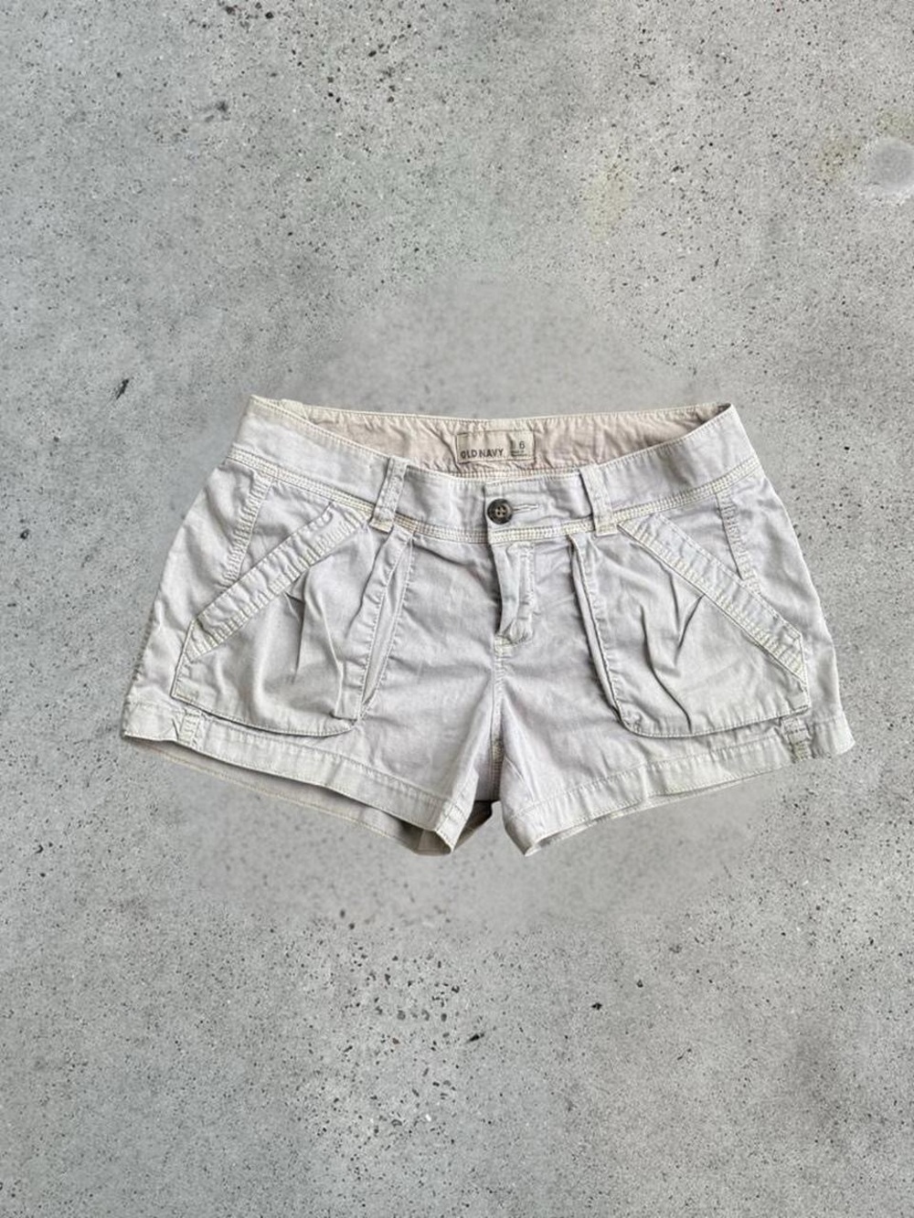 2000s Old Navy Light Cream Cargo Style Women's Shorts